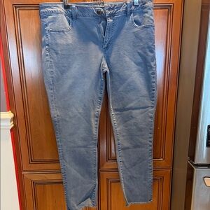 America Eagle blue dyed jeans with super stretch and mild distressing